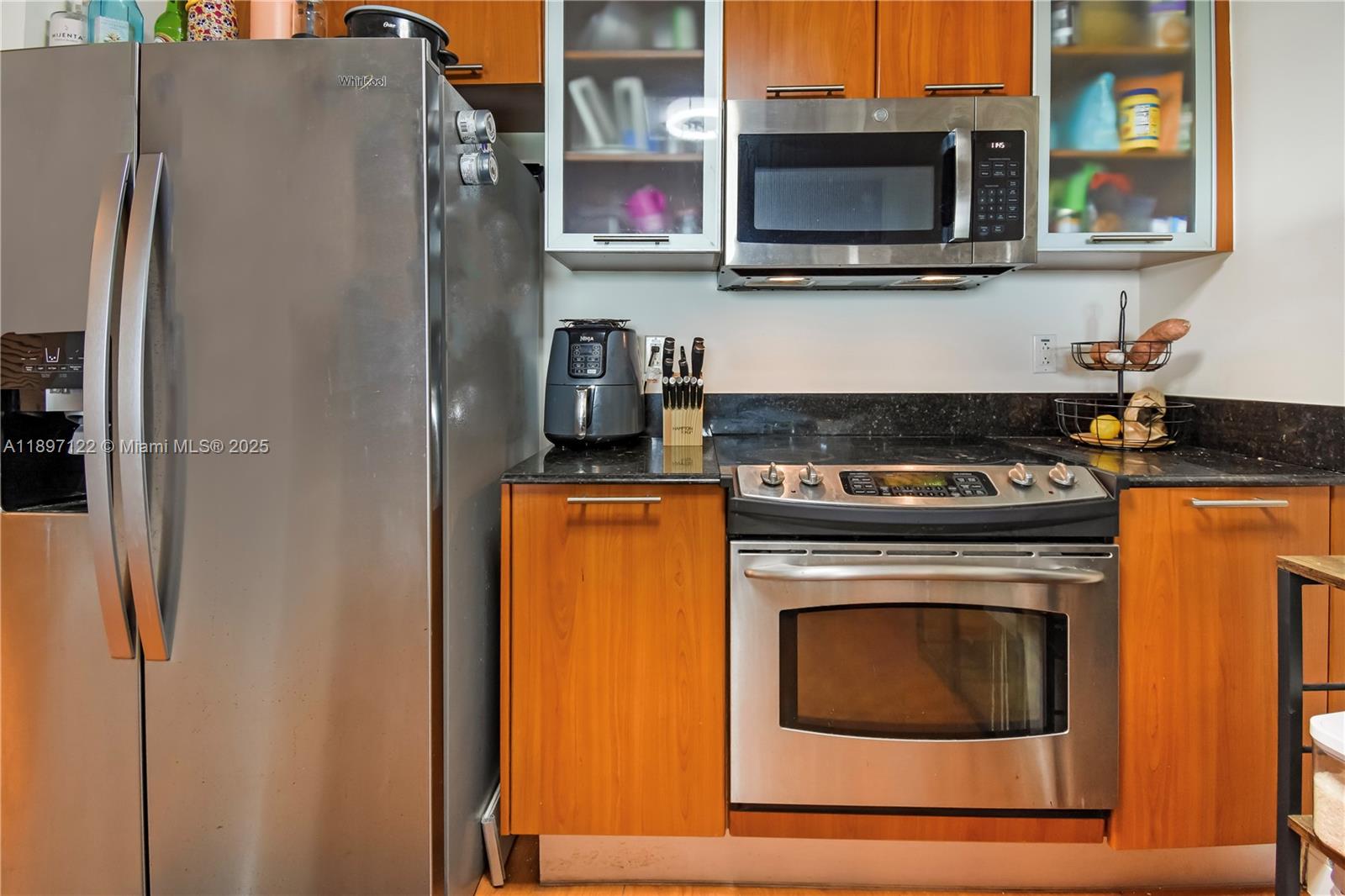 1800 CLUB CONDO - Residential Lease