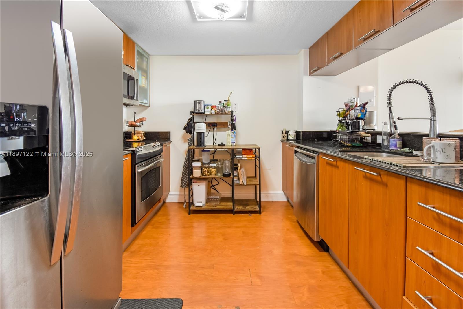1800 CLUB CONDO - Residential Lease