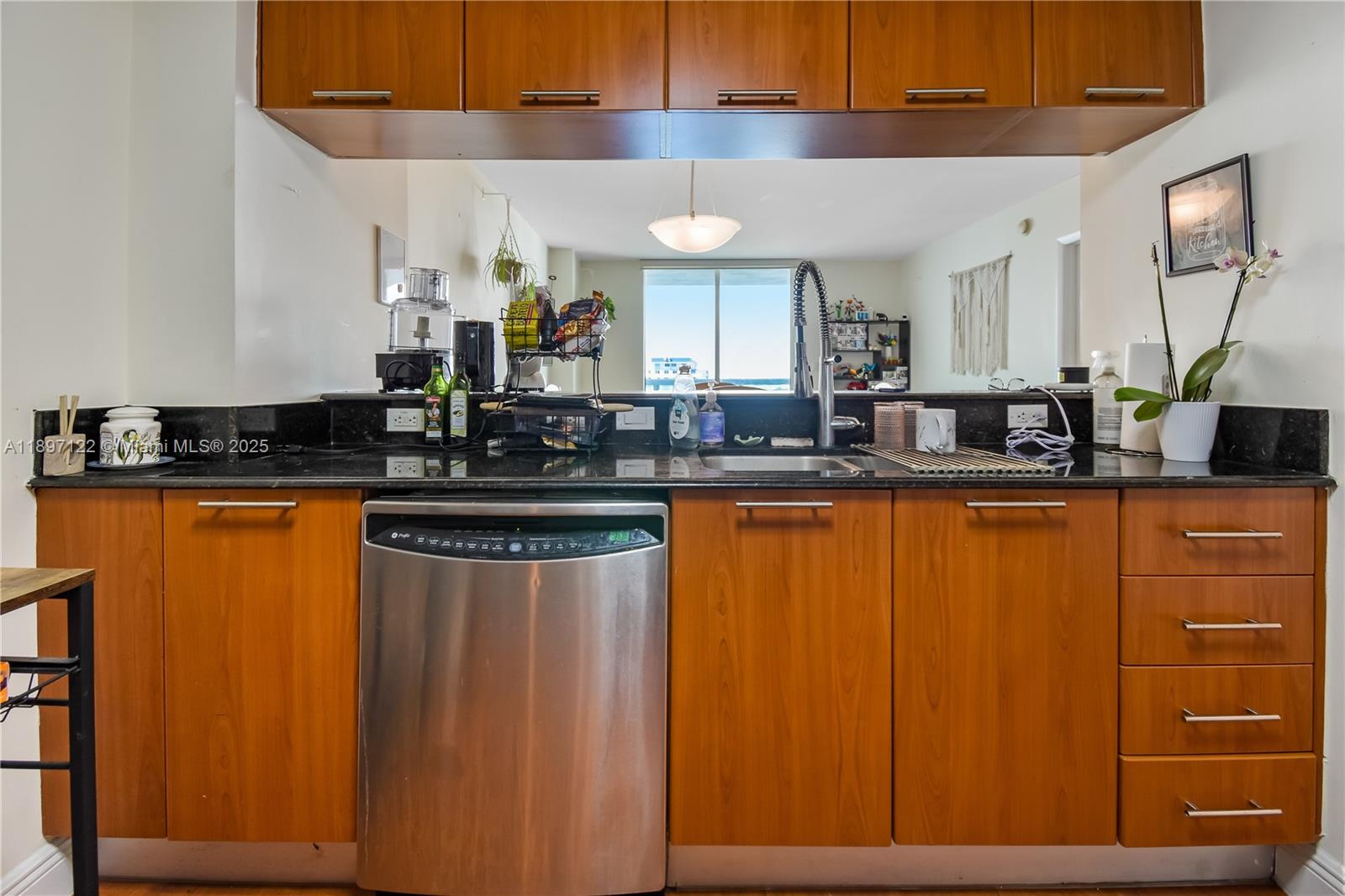 1800 CLUB CONDO - Residential Lease