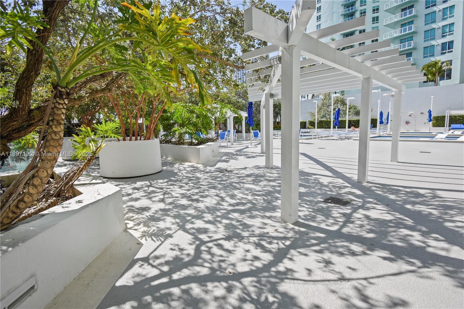 1800 CLUB CONDO - Residential Lease