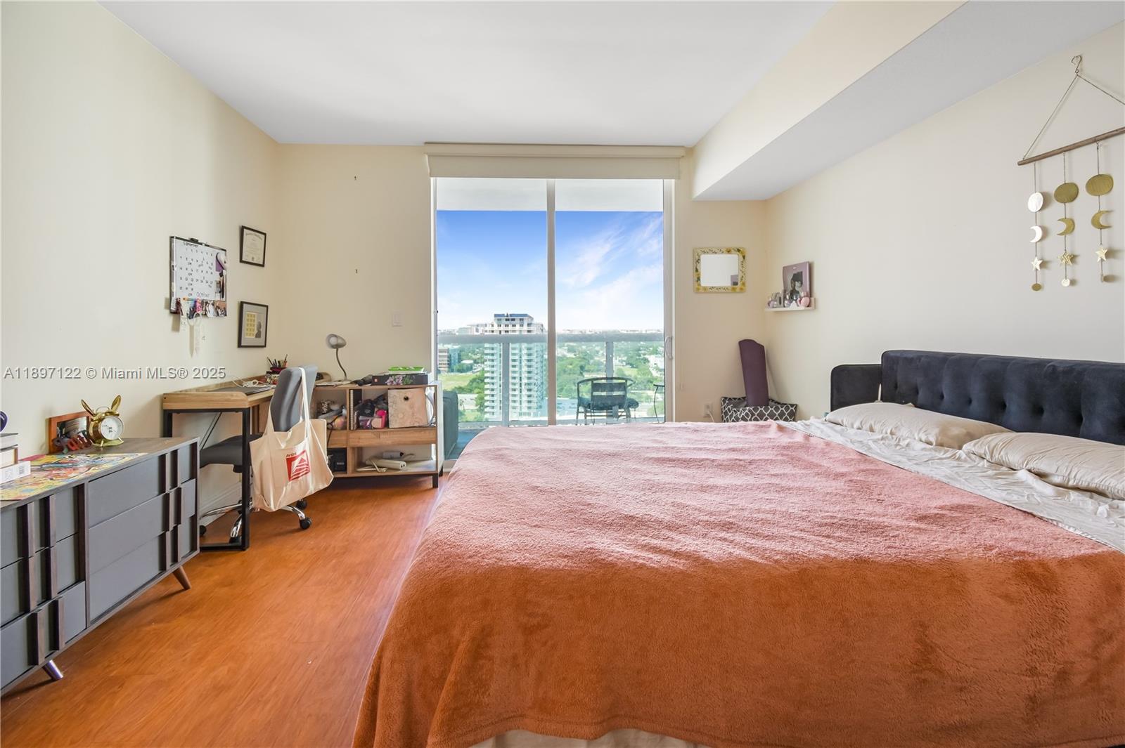 1800 CLUB CONDO - Residential Lease