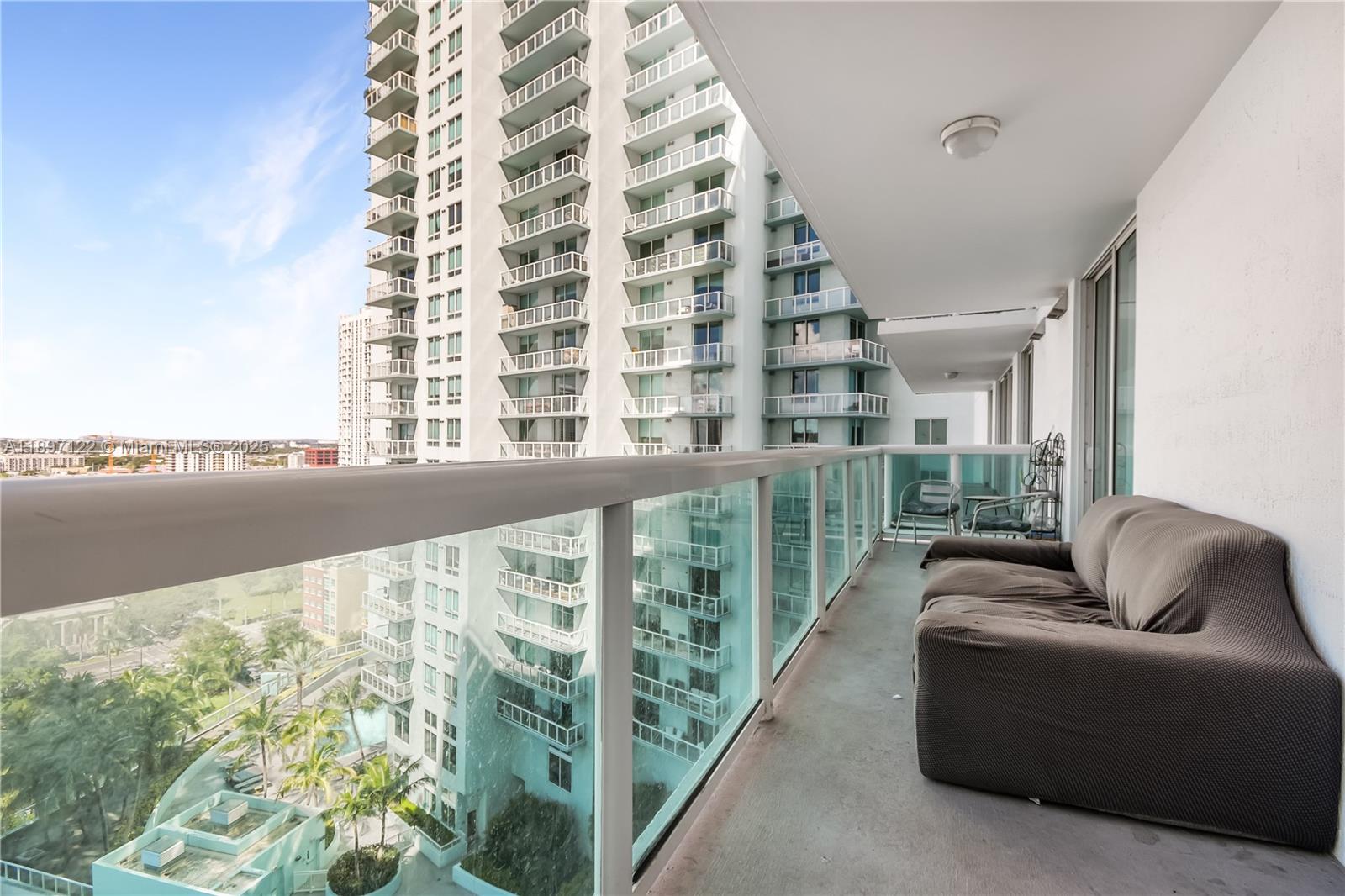 1800 CLUB CONDO - Residential Lease