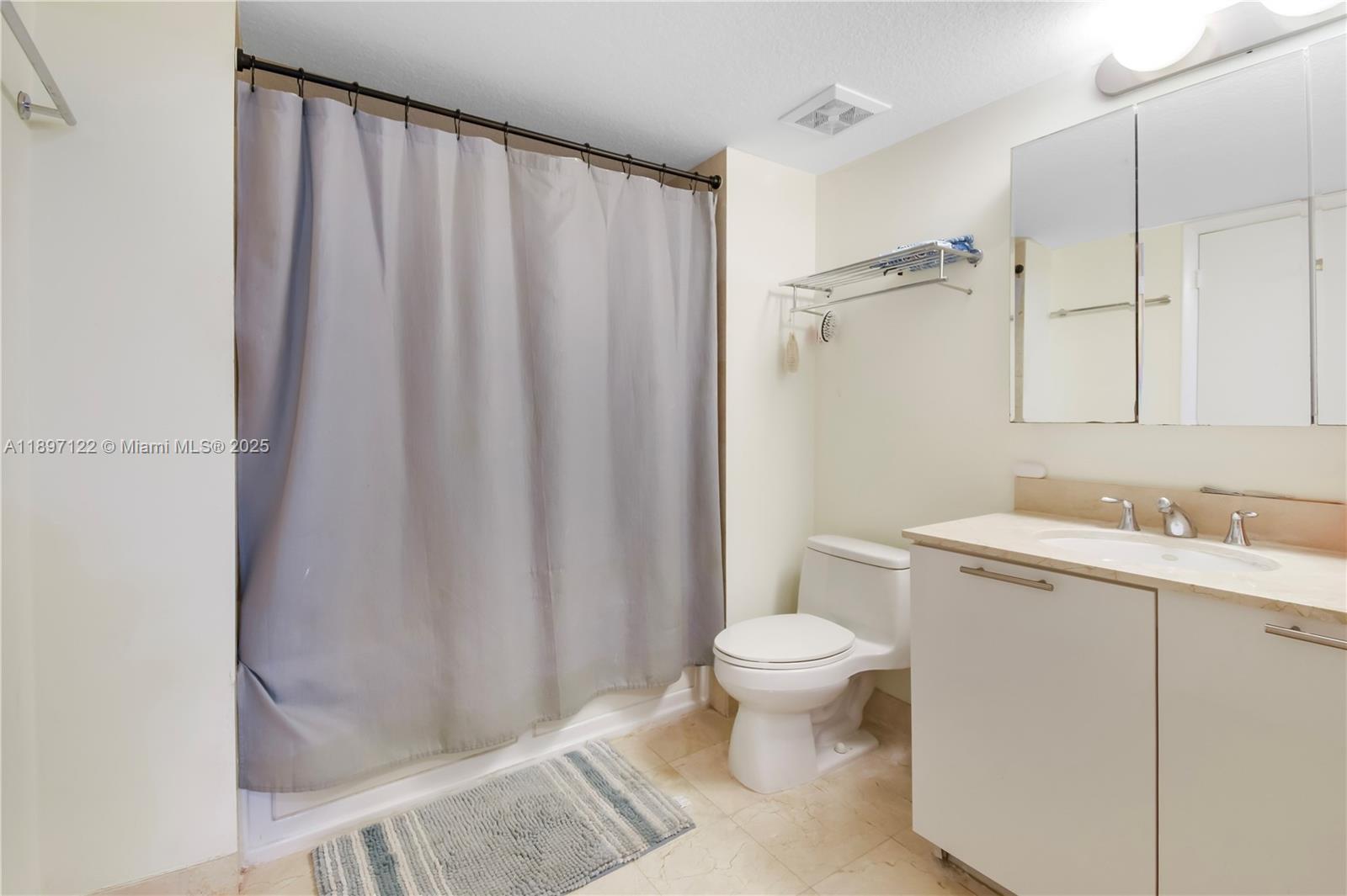 1800 CLUB CONDO - Residential Lease