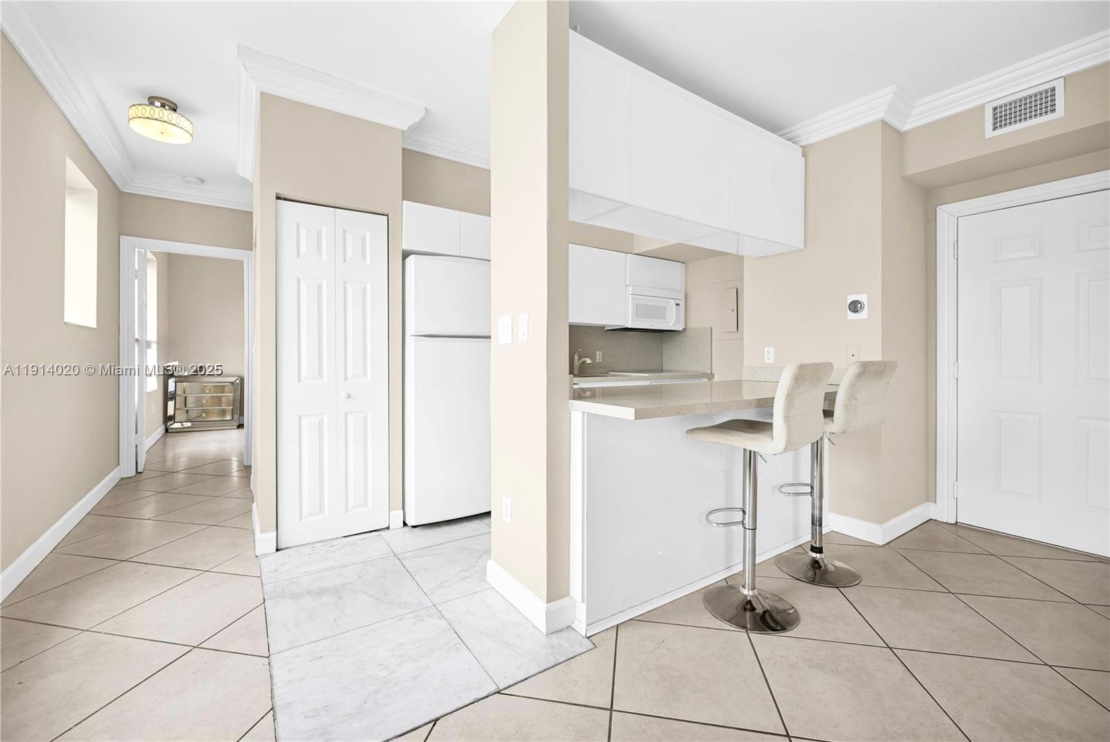 LINCOLN VIEW CONDO - Residential Lease