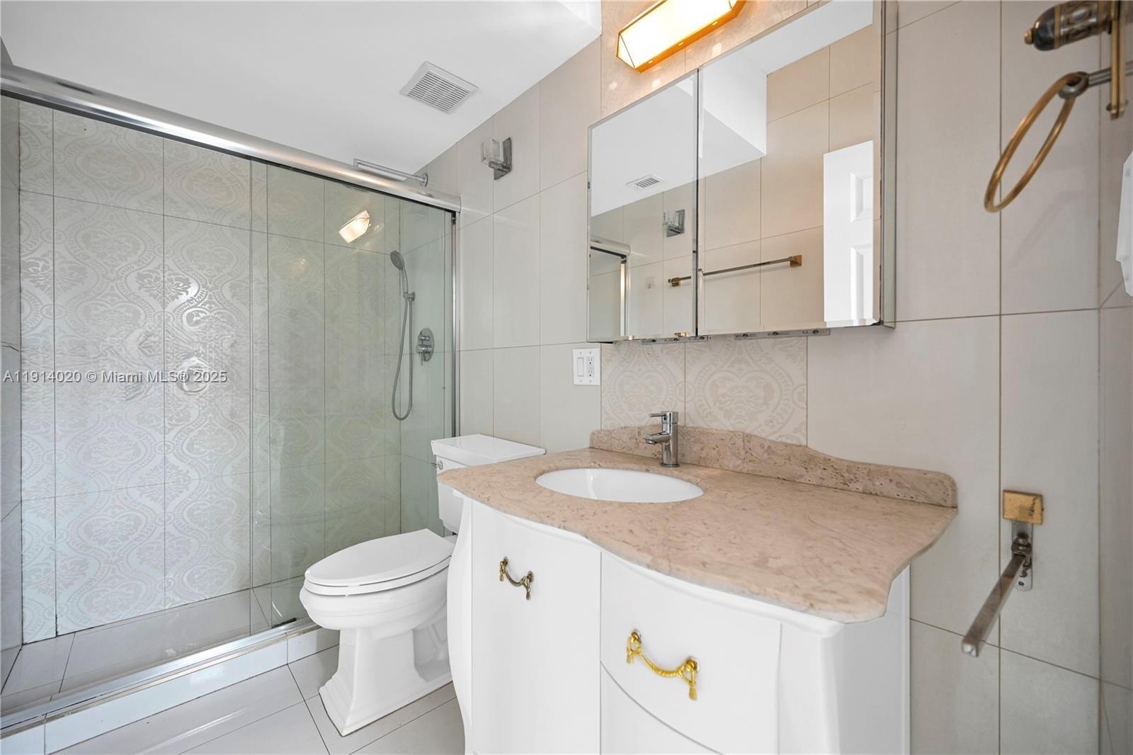 LINCOLN VIEW CONDO - Residential Lease