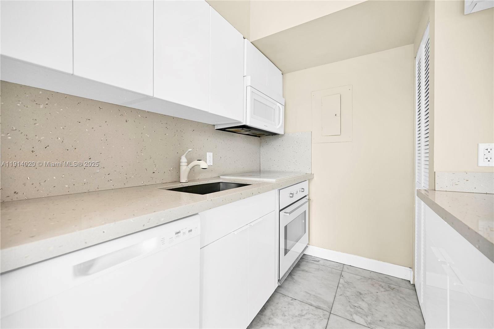 LINCOLN VIEW CONDO - Residential Lease