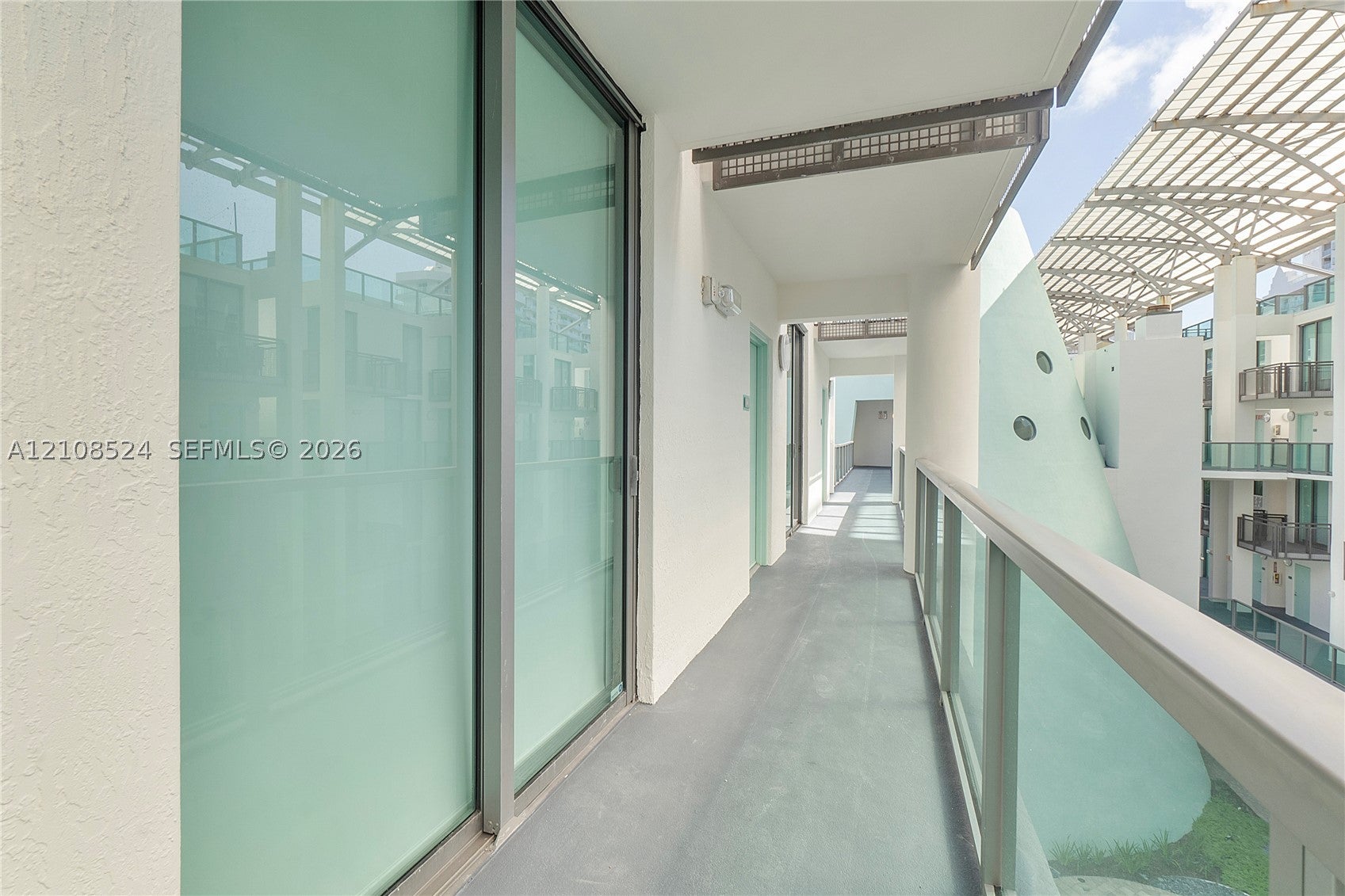 6000 Collins Ave 527