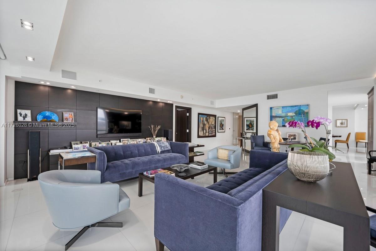 JADE RESIDENCES AT BRICKE - Residential
