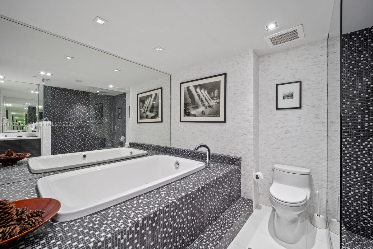 JADE RESIDENCES AT BRICKE - Residential