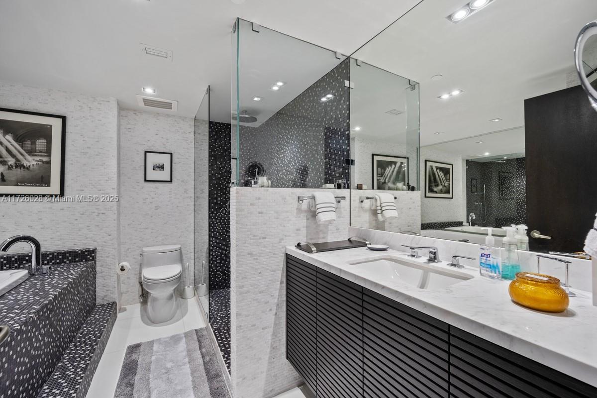 JADE RESIDENCES AT BRICKE - Residential