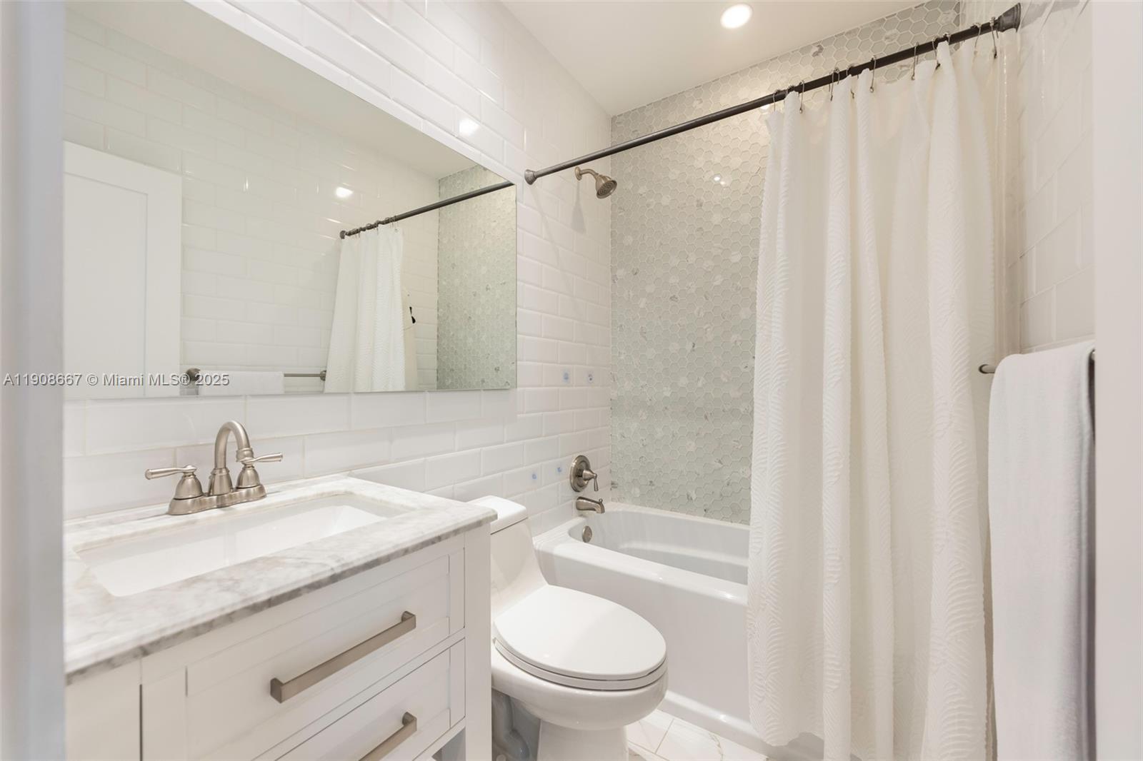 CORAL GABLES RIVIERA SEC - Residential