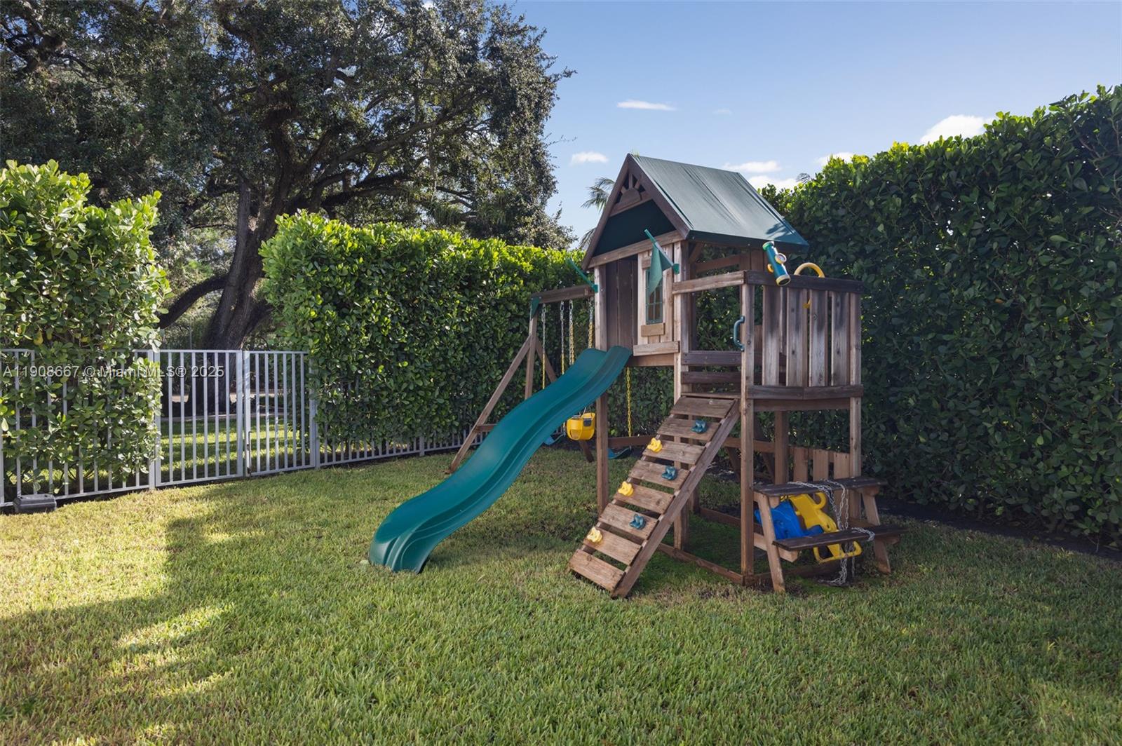 CORAL GABLES RIVIERA SEC - Residential