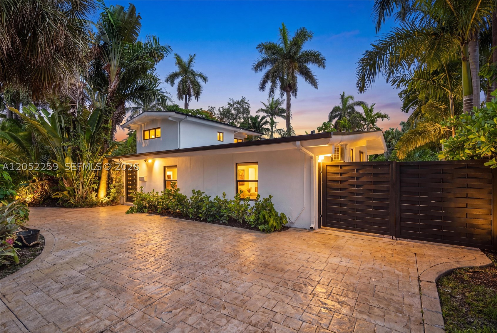 7810 Beachview Dr