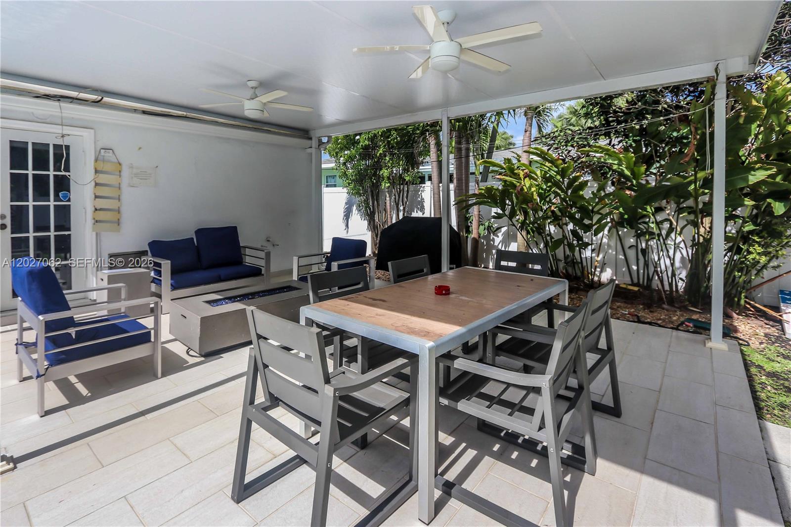 HOLLYWOOD LAKES SECTION - Residential
