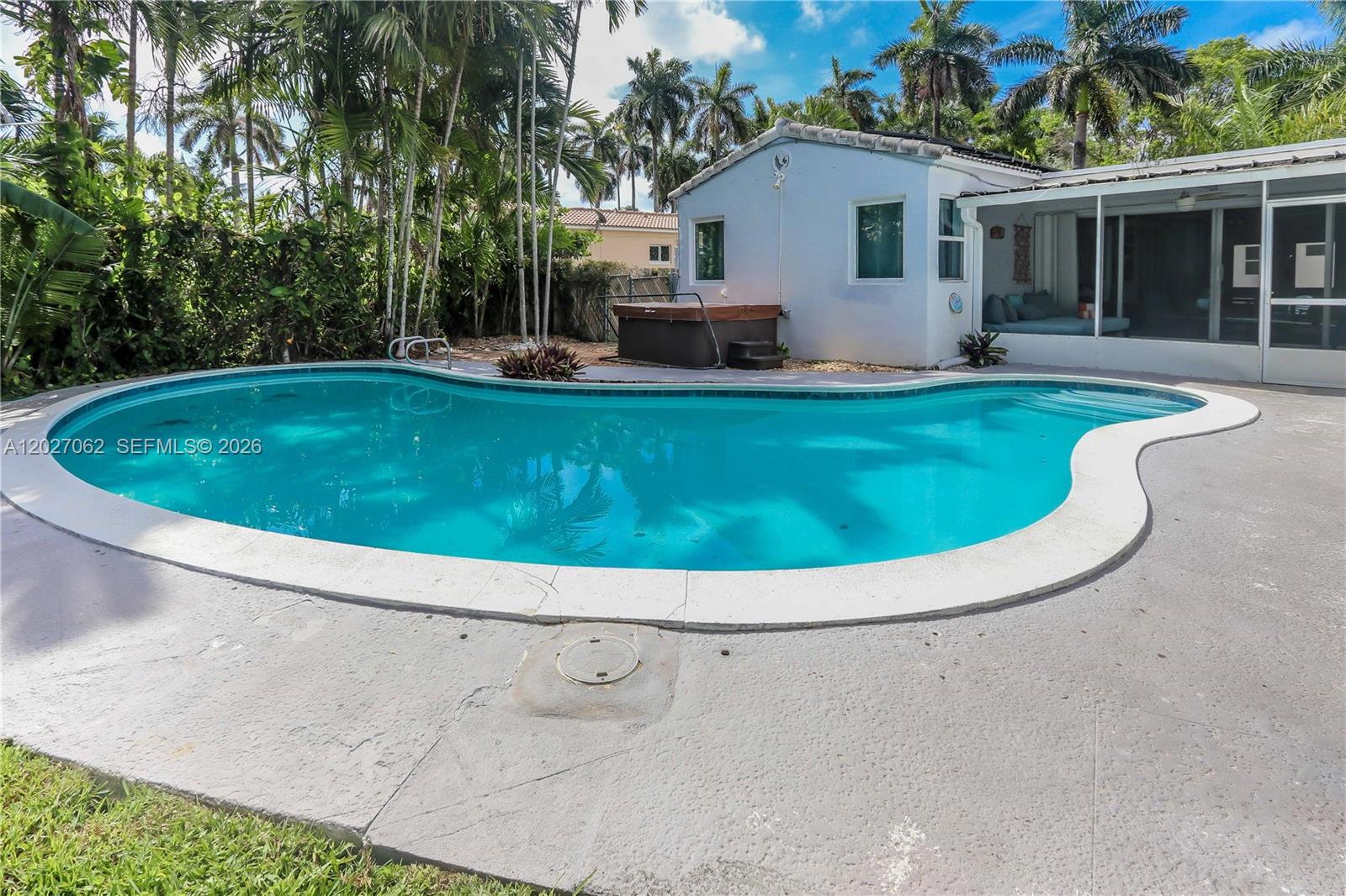 HOLLYWOOD LAKES SECTION - Residential