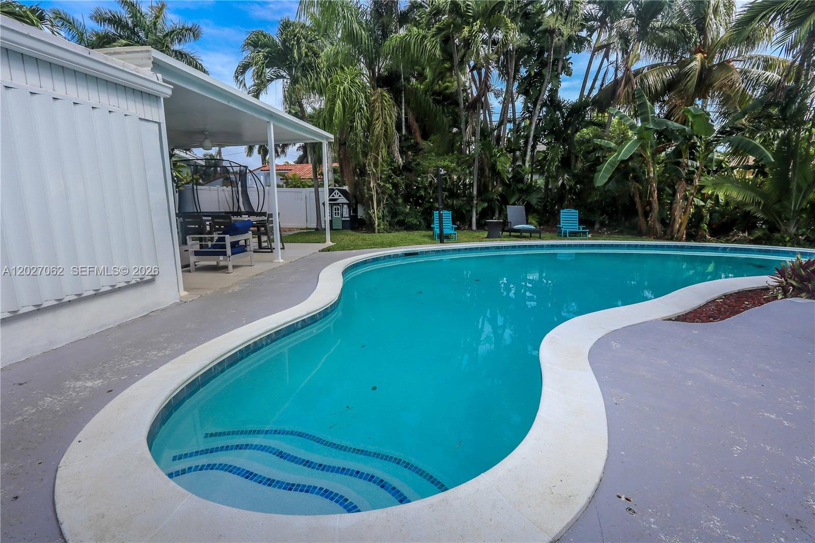 HOLLYWOOD LAKES SECTION - Residential