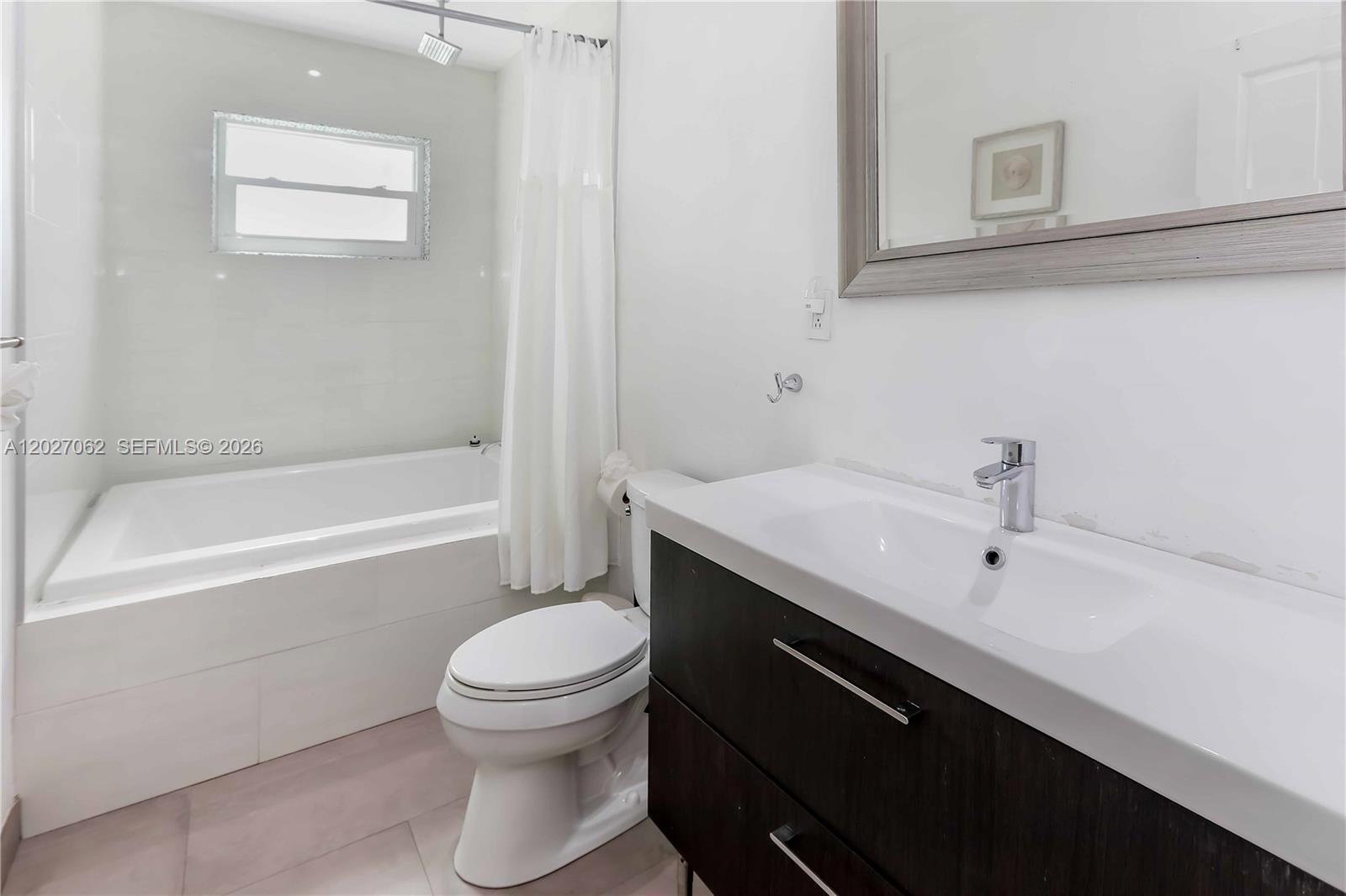 HOLLYWOOD LAKES SECTION - Residential