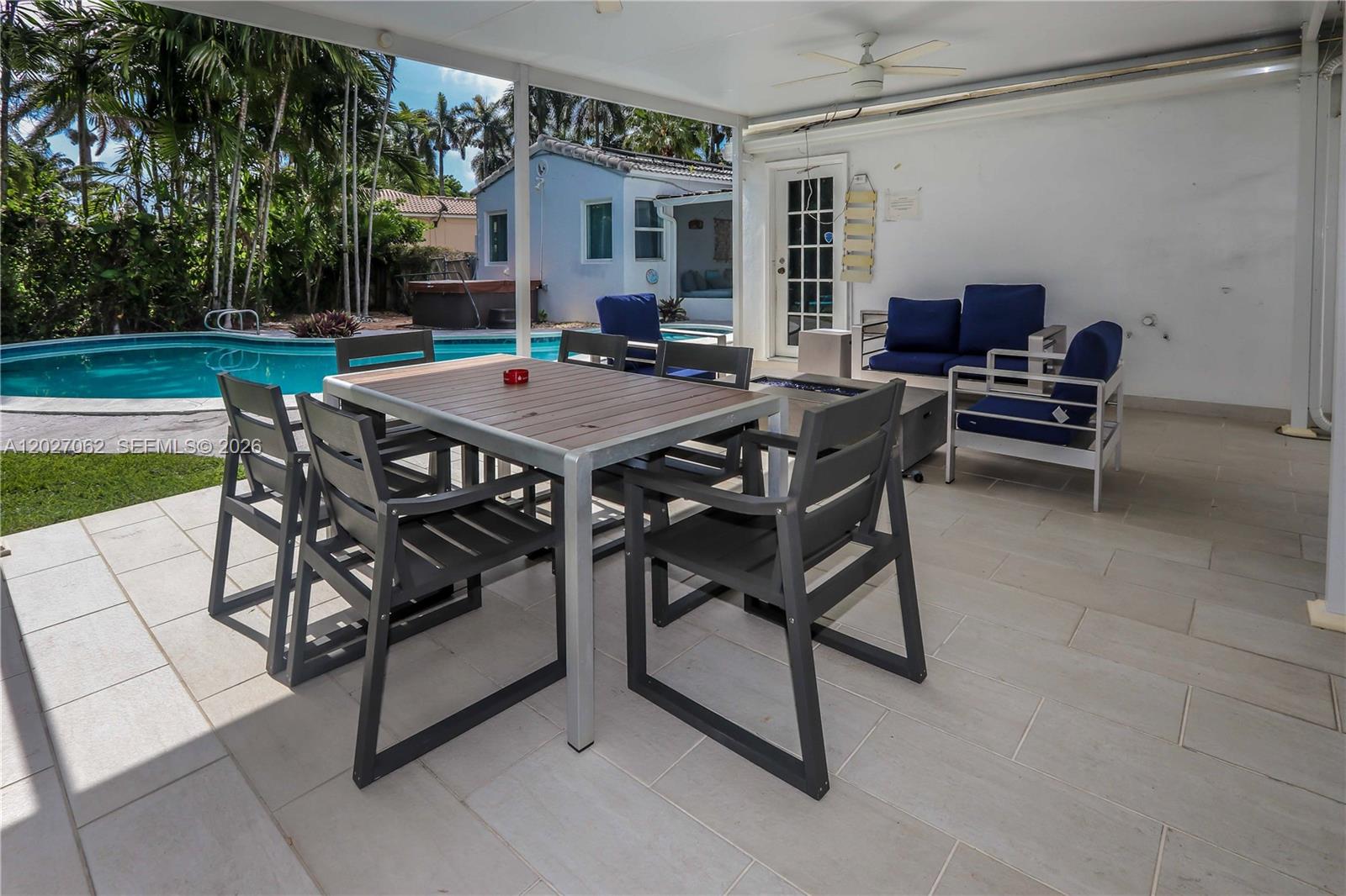 HOLLYWOOD LAKES SECTION - Residential