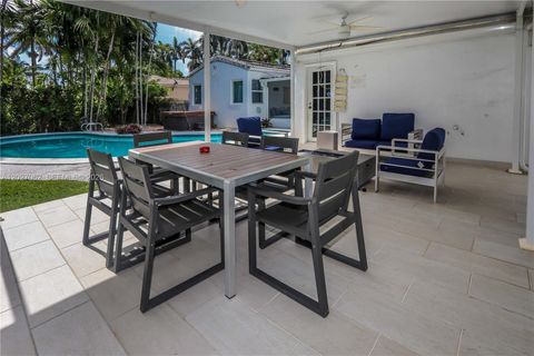 Tiny photo for 955 Van Buren St, Hollywood, FL 33019 (MLS # A12027062)