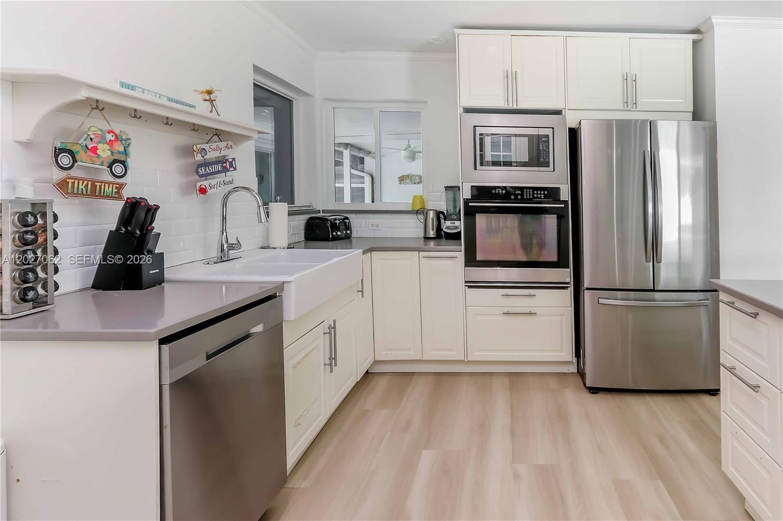 HOLLYWOOD LAKES SECTION - Residential