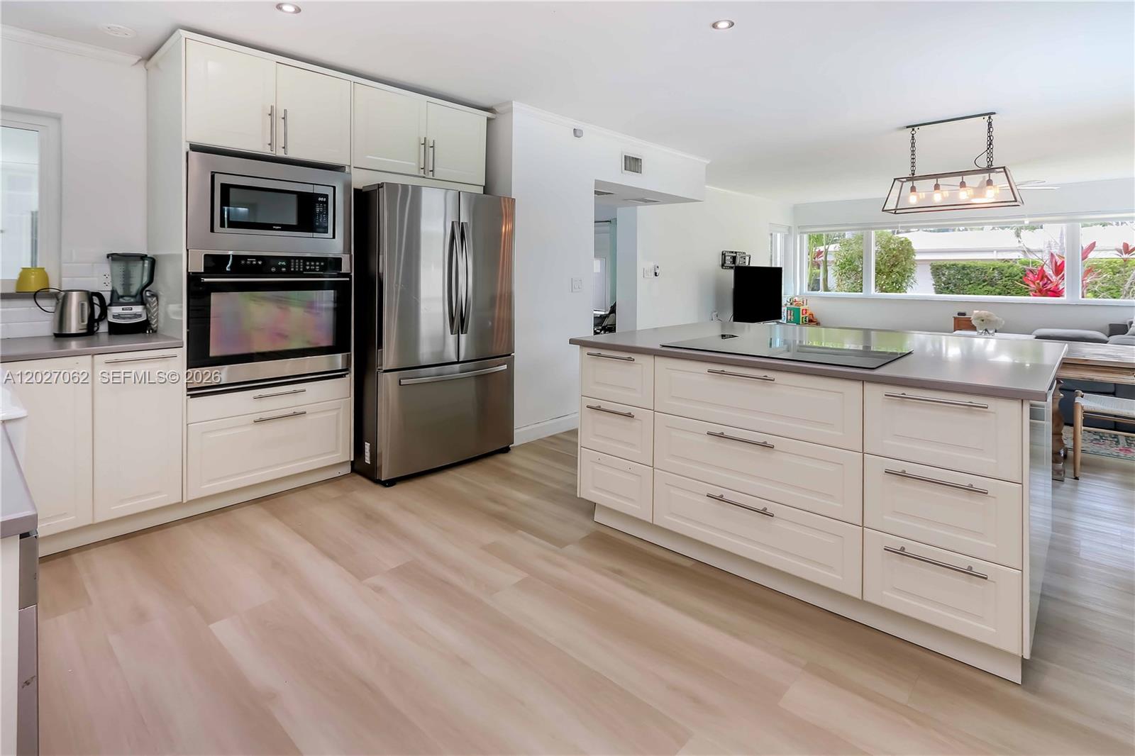 HOLLYWOOD LAKES SECTION - Residential