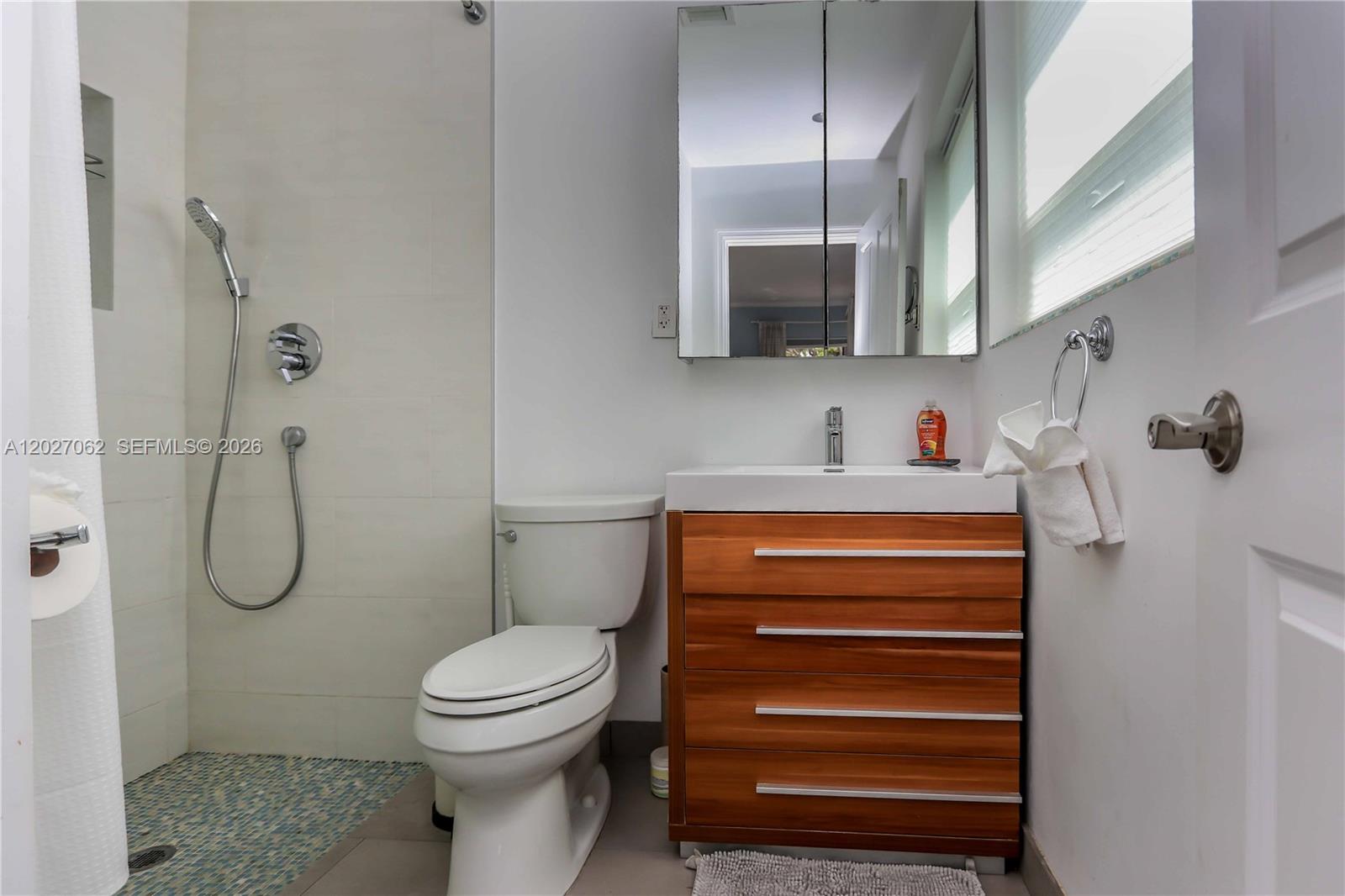 HOLLYWOOD LAKES SECTION - Residential