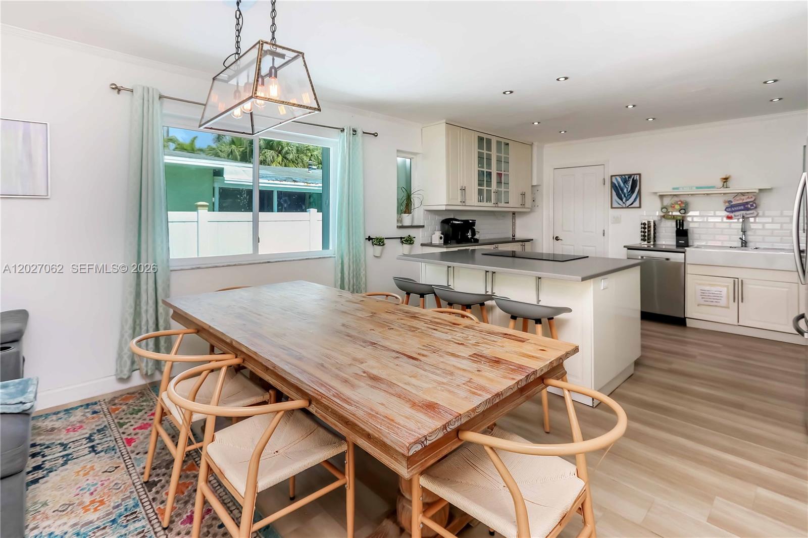 HOLLYWOOD LAKES SECTION - Residential