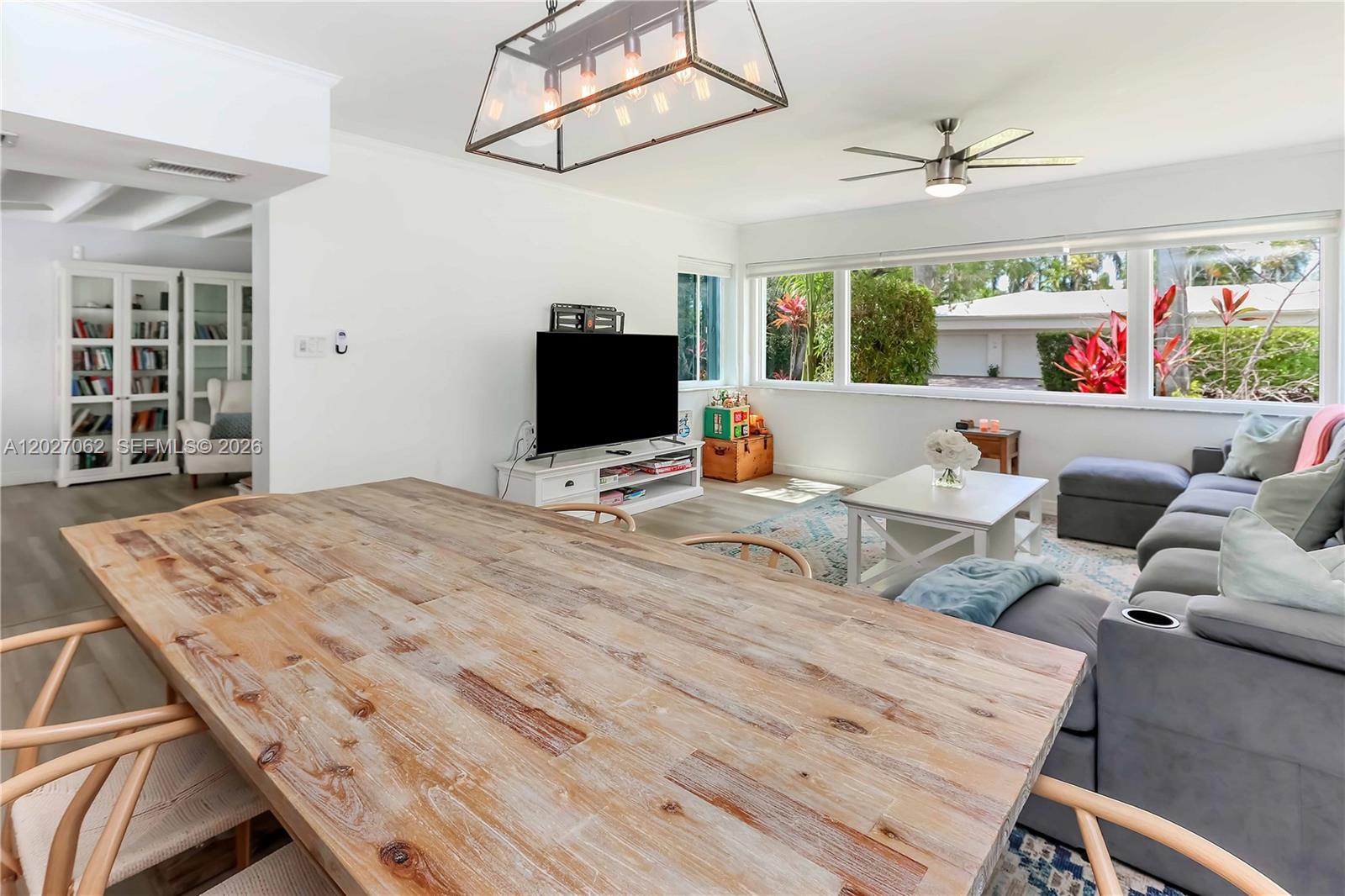 HOLLYWOOD LAKES SECTION - Residential