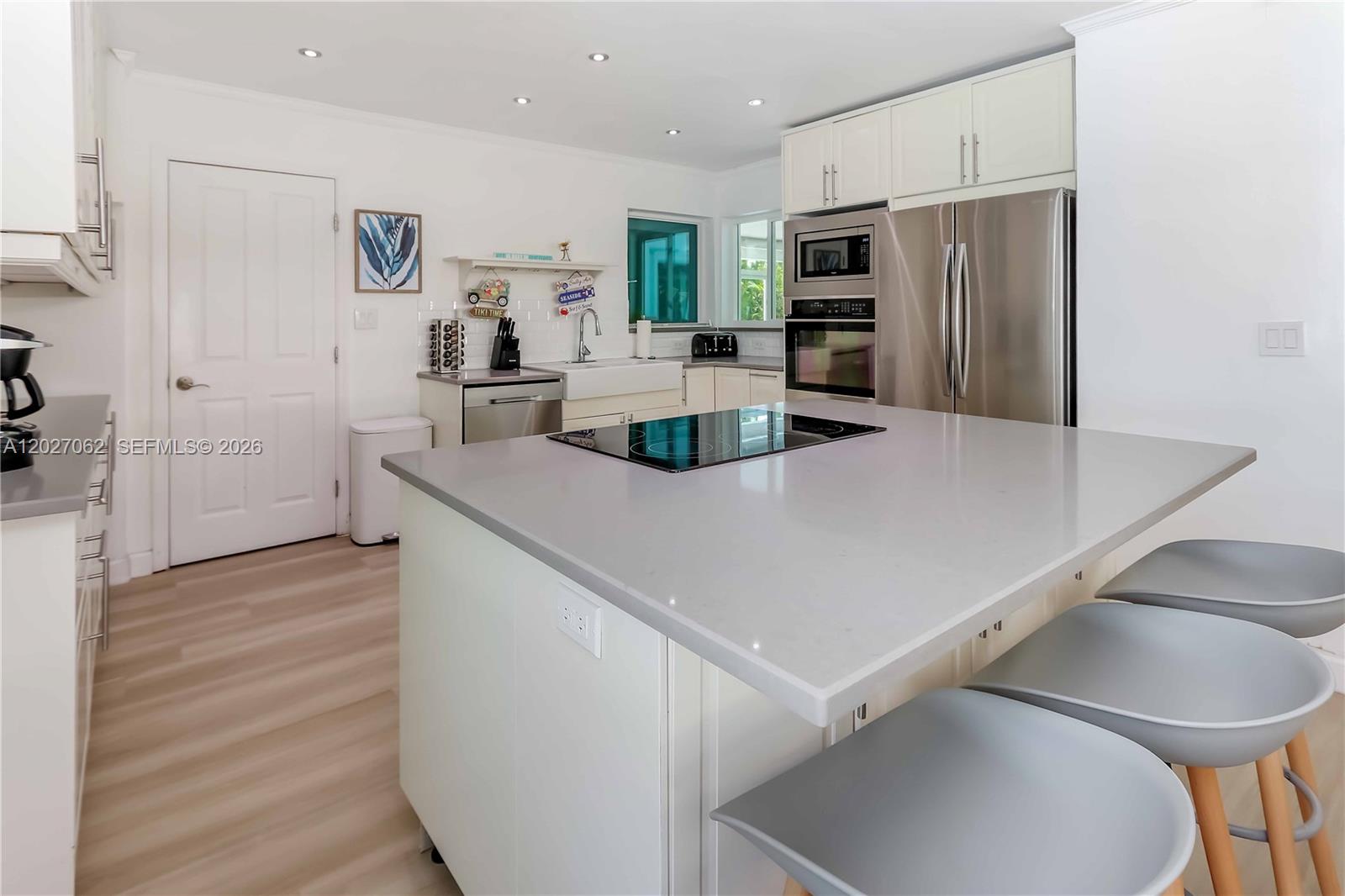 HOLLYWOOD LAKES SECTION - Residential