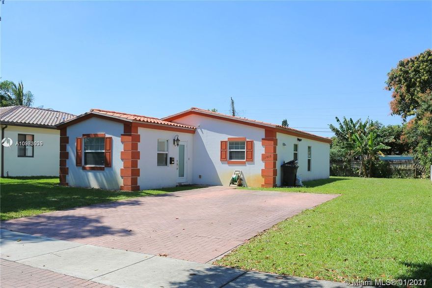 Beautiful single house totally renovated in the heart of a quiet and peaceful neighborhood. Enjoy your amazing brand new kitchen, your huge closet in your beautiful master room. This house is 3 bedrooms and 2 bathrooms, in a great location with a big yard ! Only a couple blocks from Barry University, 5 minutes away from the Miami Shores life! Easy to show. Dog allowed (pet deposit)