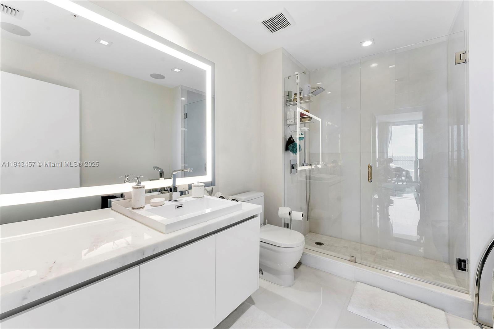 PARQUE TOWERS CONDO - Residential