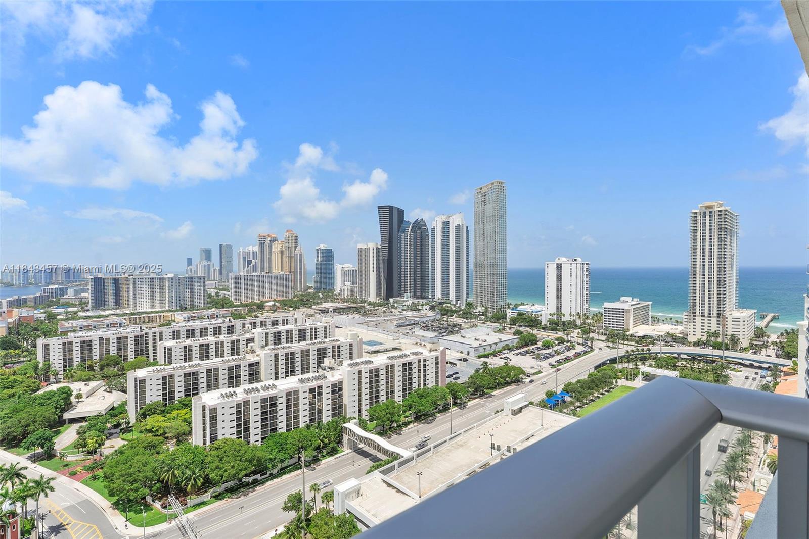 PARQUE TOWERS CONDO - Residential