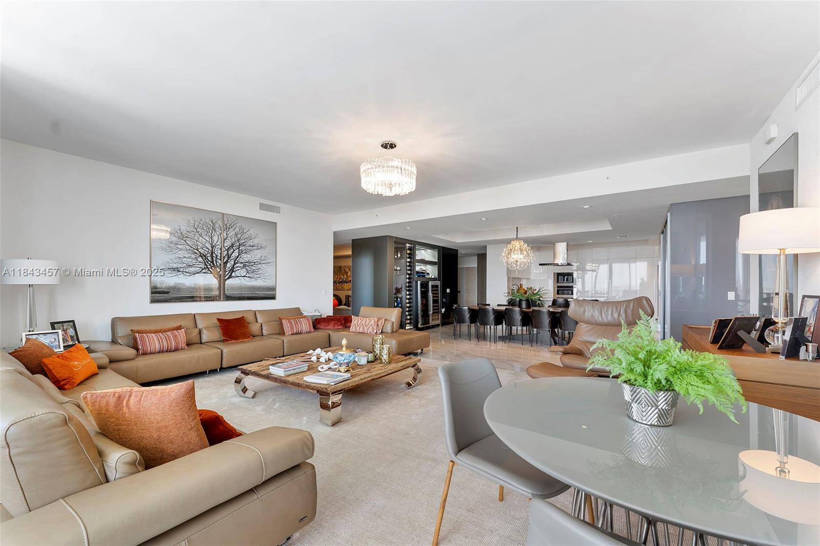 PARQUE TOWERS CONDO - Residential