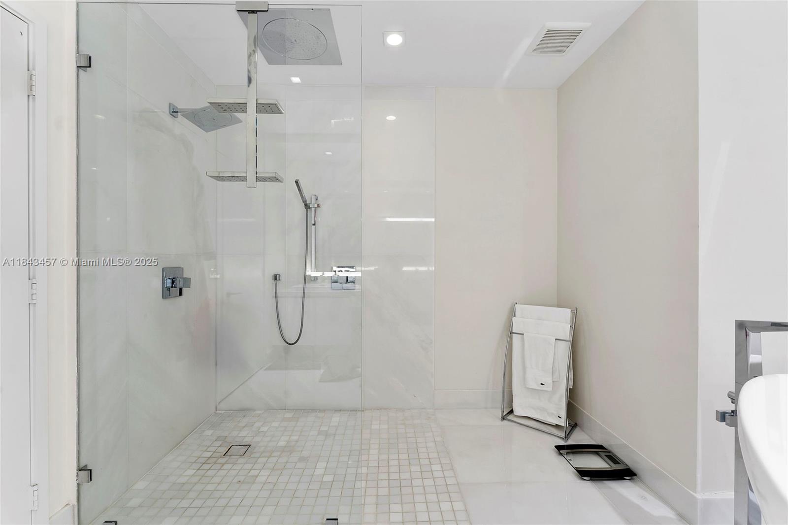 PARQUE TOWERS CONDO - Residential