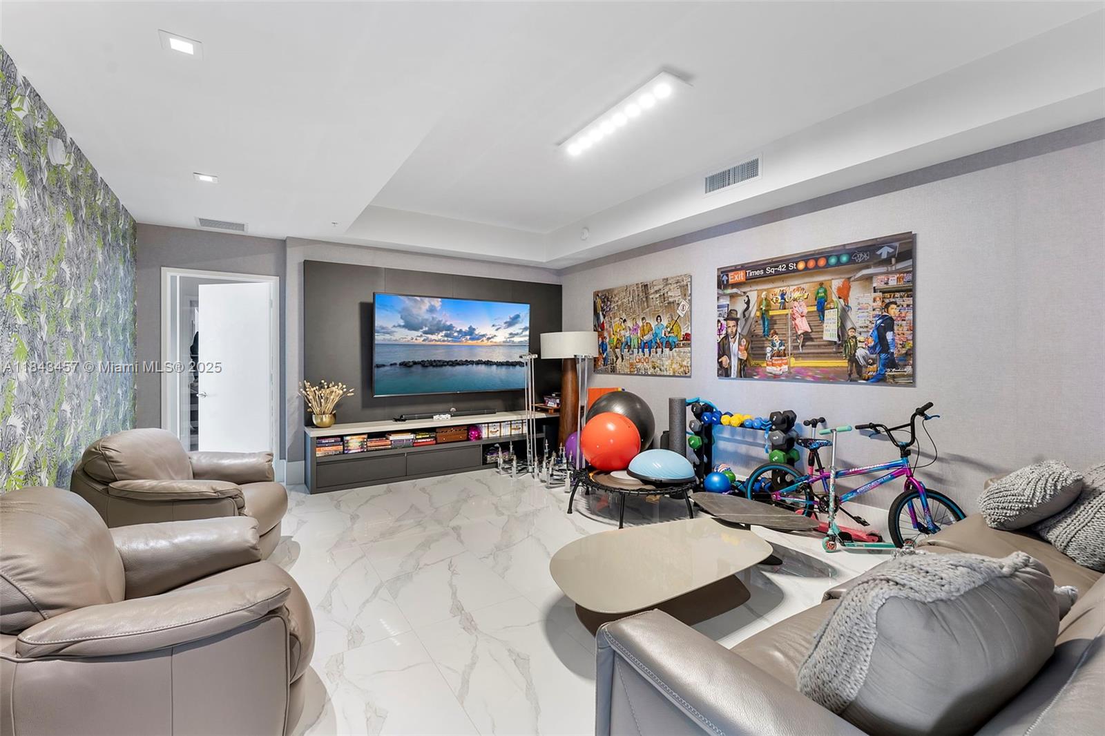 PARQUE TOWERS CONDO - Residential