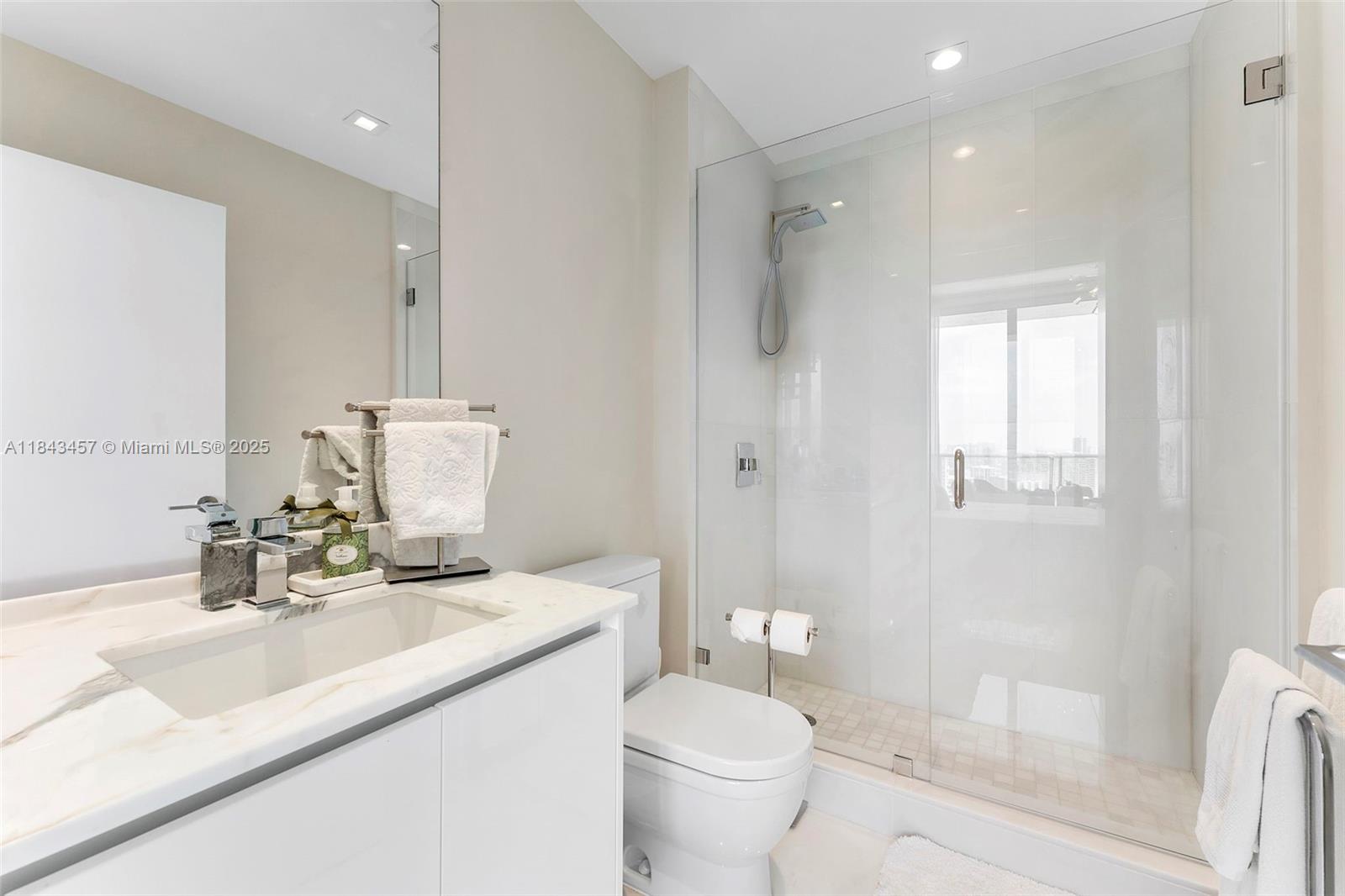 PARQUE TOWERS CONDO - Residential