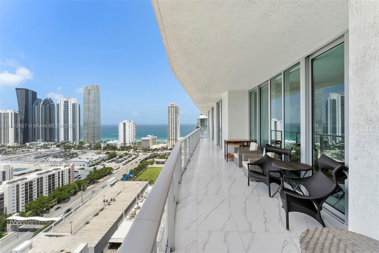 PARQUE TOWERS CONDO - Residential