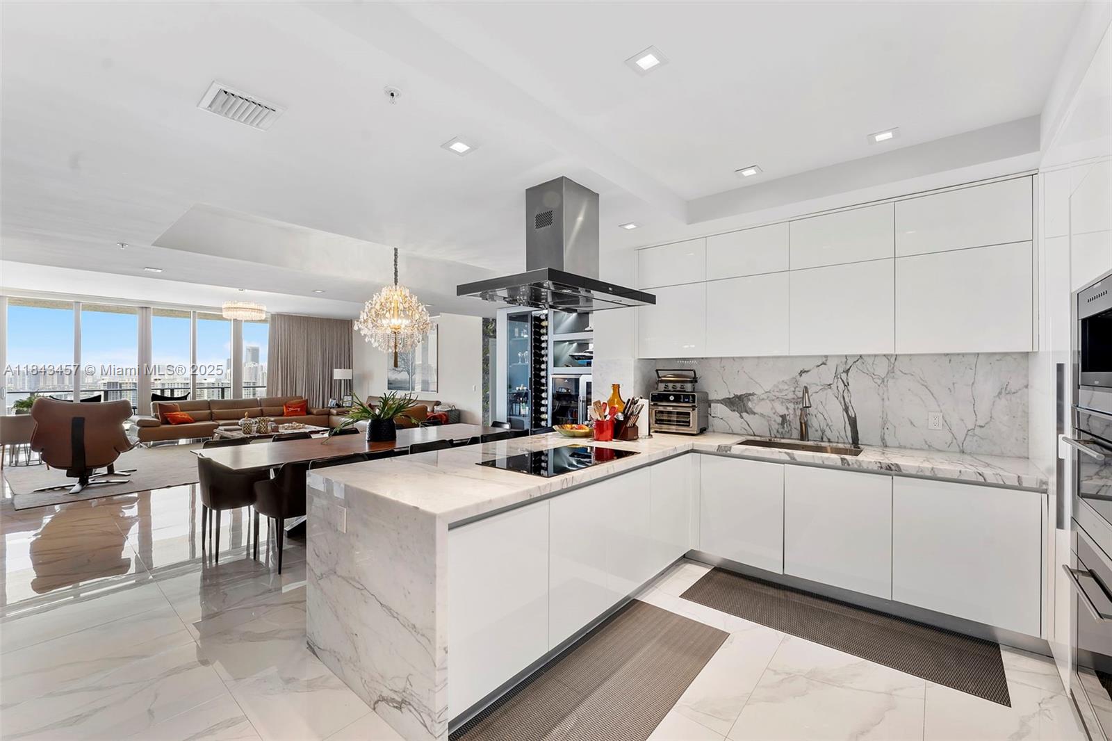 PARQUE TOWERS CONDO - Residential