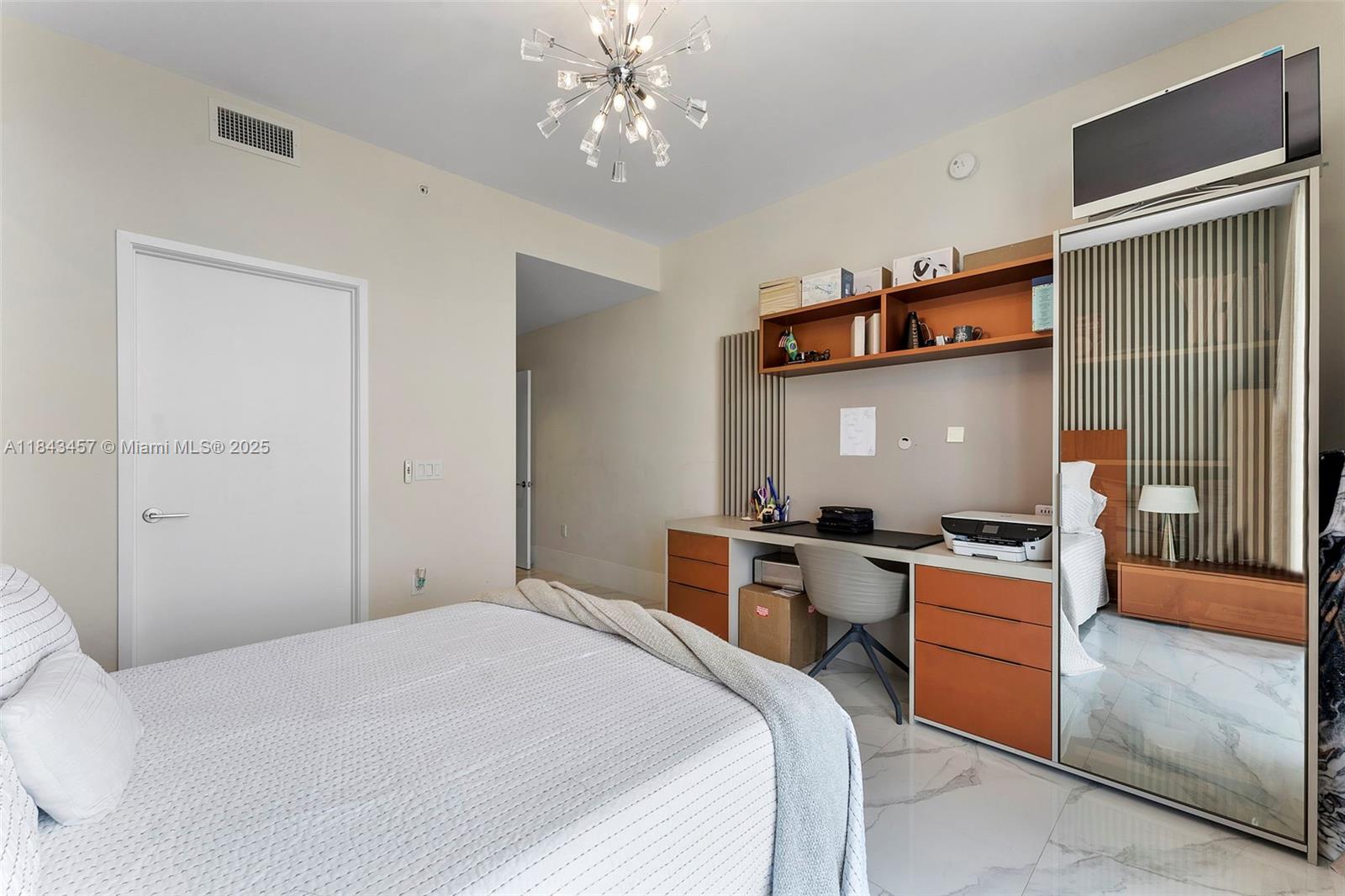 PARQUE TOWERS CONDO - Residential