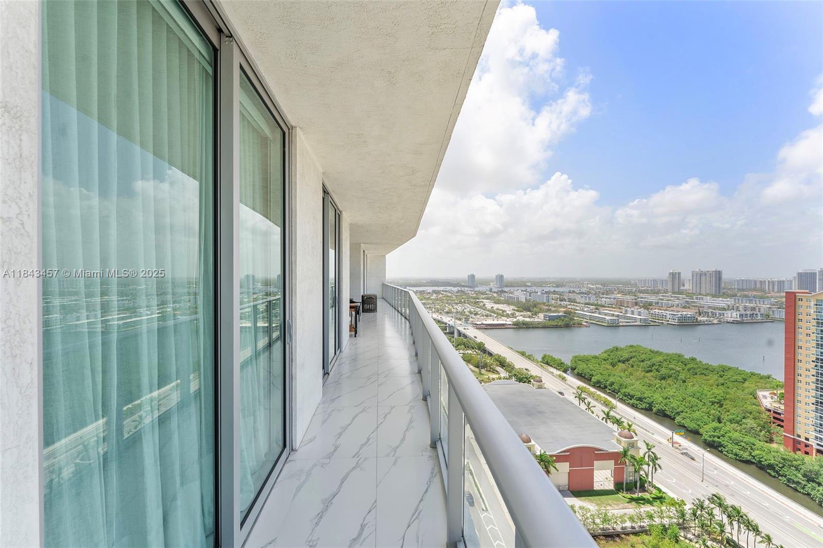 PARQUE TOWERS CONDO - Residential