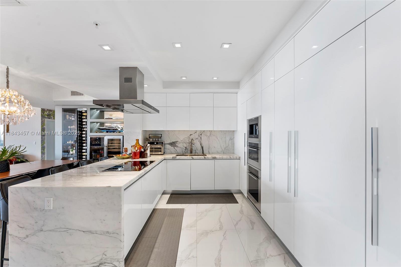 PARQUE TOWERS CONDO - Residential