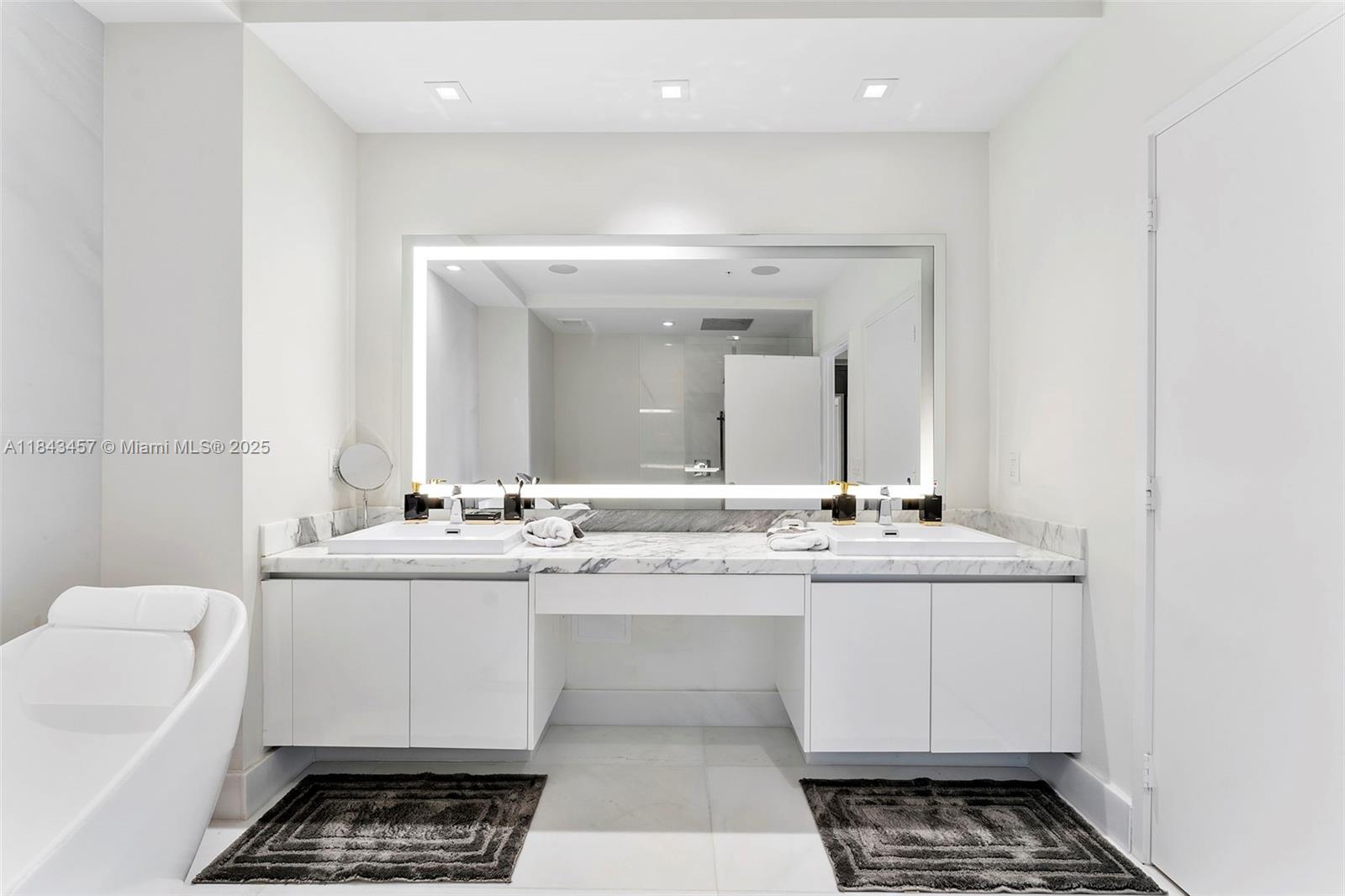 PARQUE TOWERS CONDO - Residential