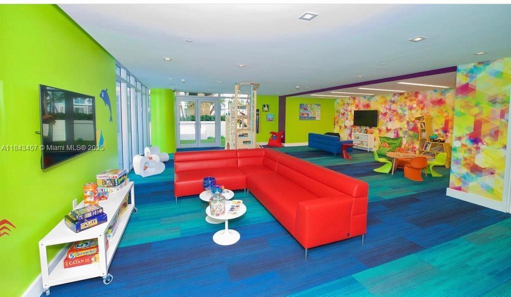 PARQUE TOWERS CONDO - Residential