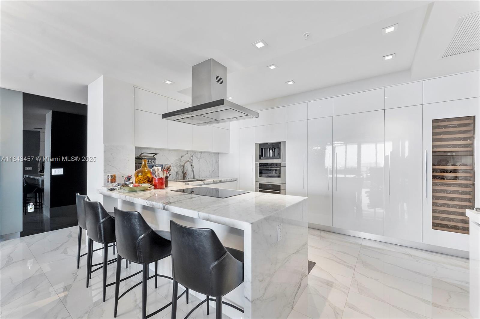 PARQUE TOWERS CONDO - Residential