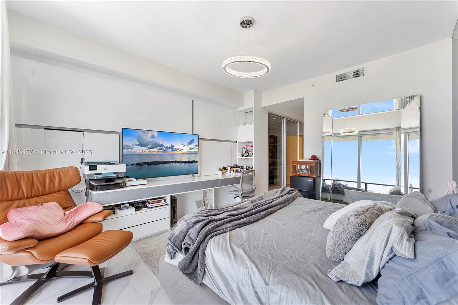 PARQUE TOWERS CONDO - Residential