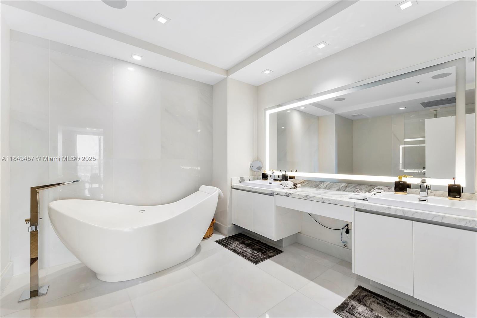 PARQUE TOWERS CONDO - Residential