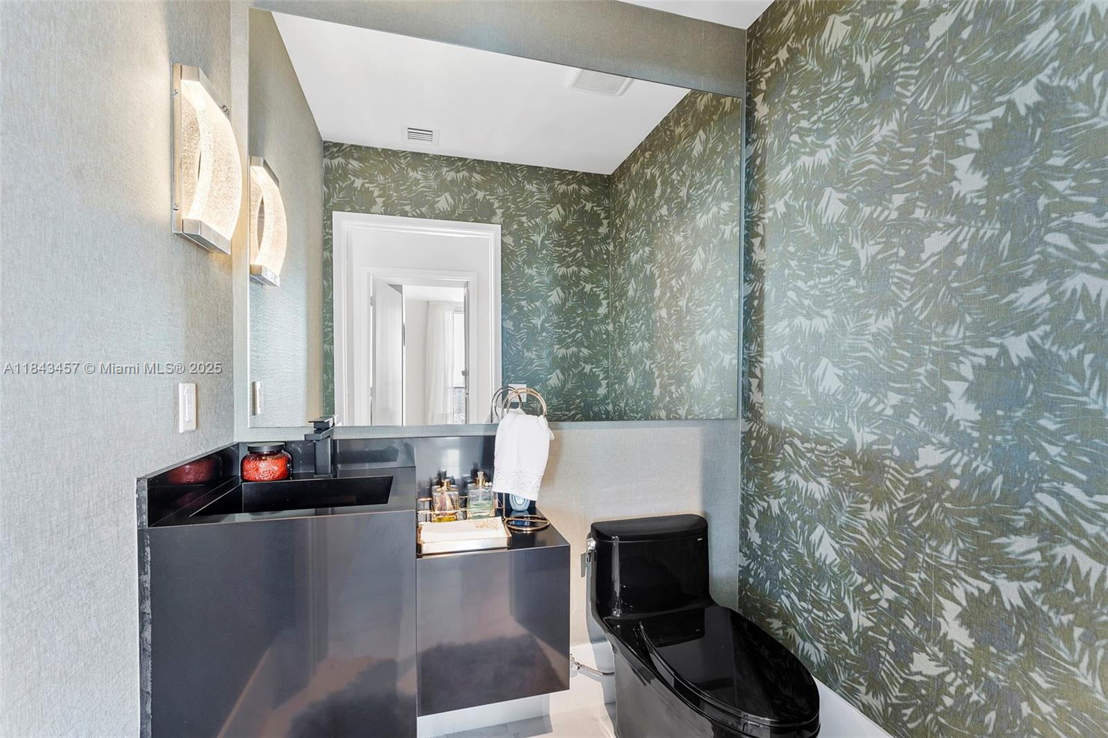 PARQUE TOWERS CONDO - Residential