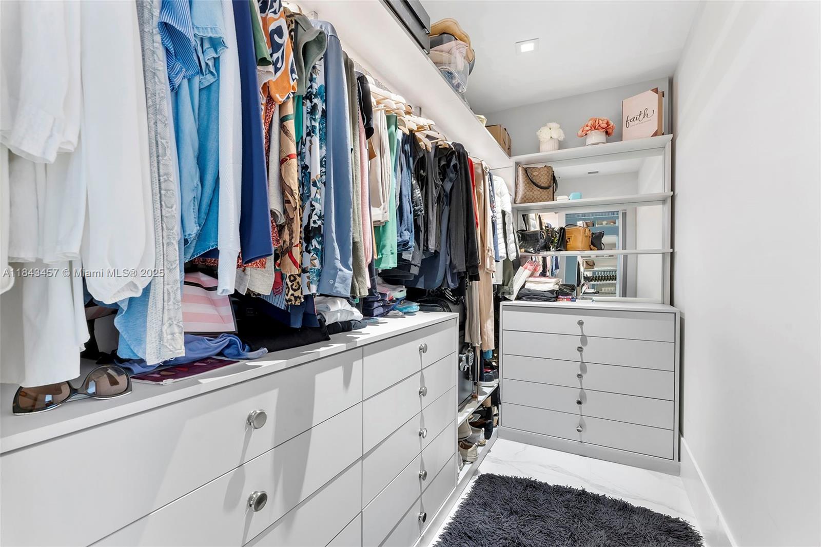 PARQUE TOWERS CONDO - Residential