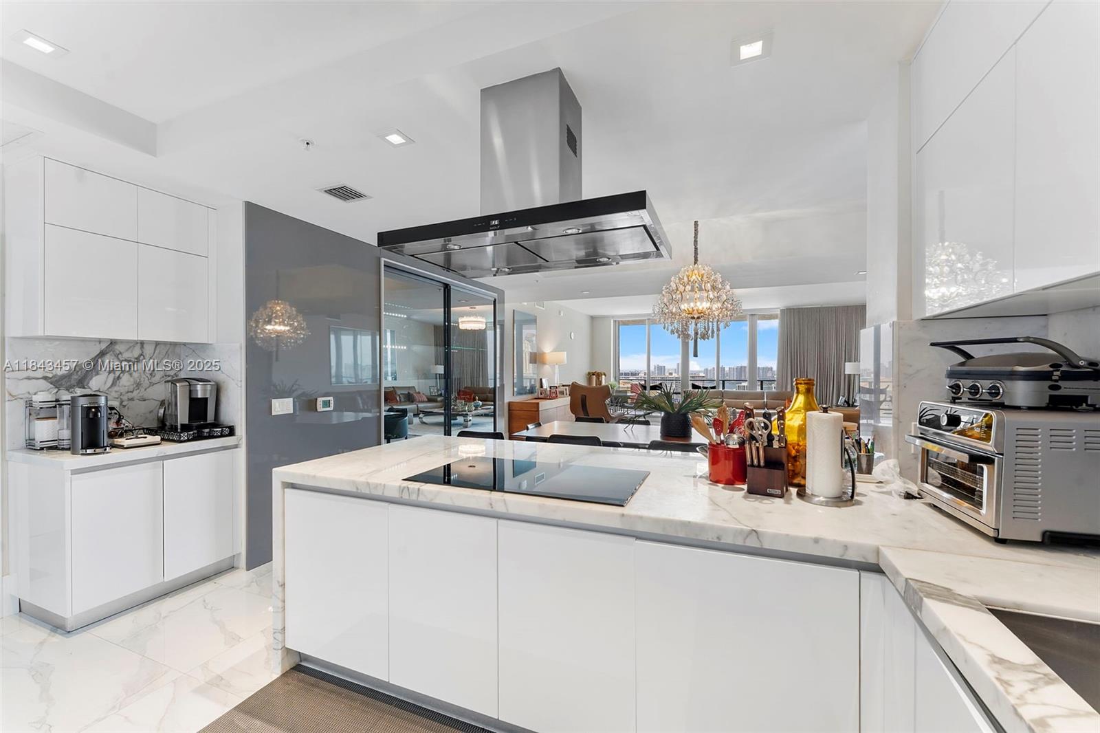 PARQUE TOWERS CONDO - Residential