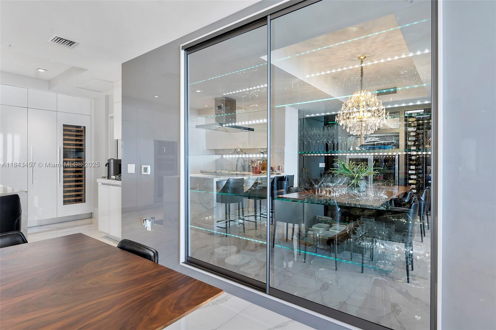 PARQUE TOWERS CONDO - Residential